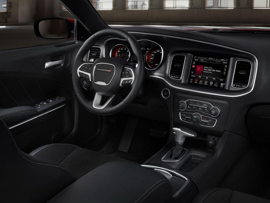  Dodge Charger R/T Road & Track 2015 года  (фото 8 из 28)